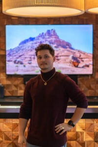 Alt tekst: Dave voor TV